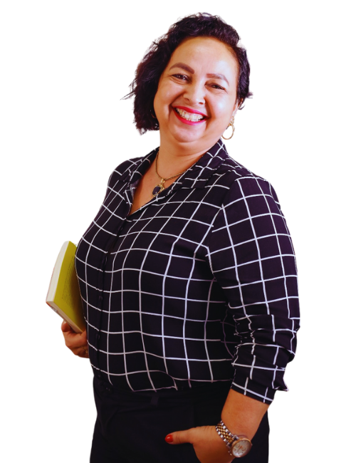 Dra. Terezinha Ferreira sorrindo, representando acolhimento e profissionalismo em psicopedagogia